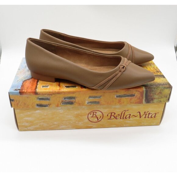 Bella Vita Women's Pointed Toe Brown Leather Flats Knot Detail Size 6 NEW - Picture 1 of 8